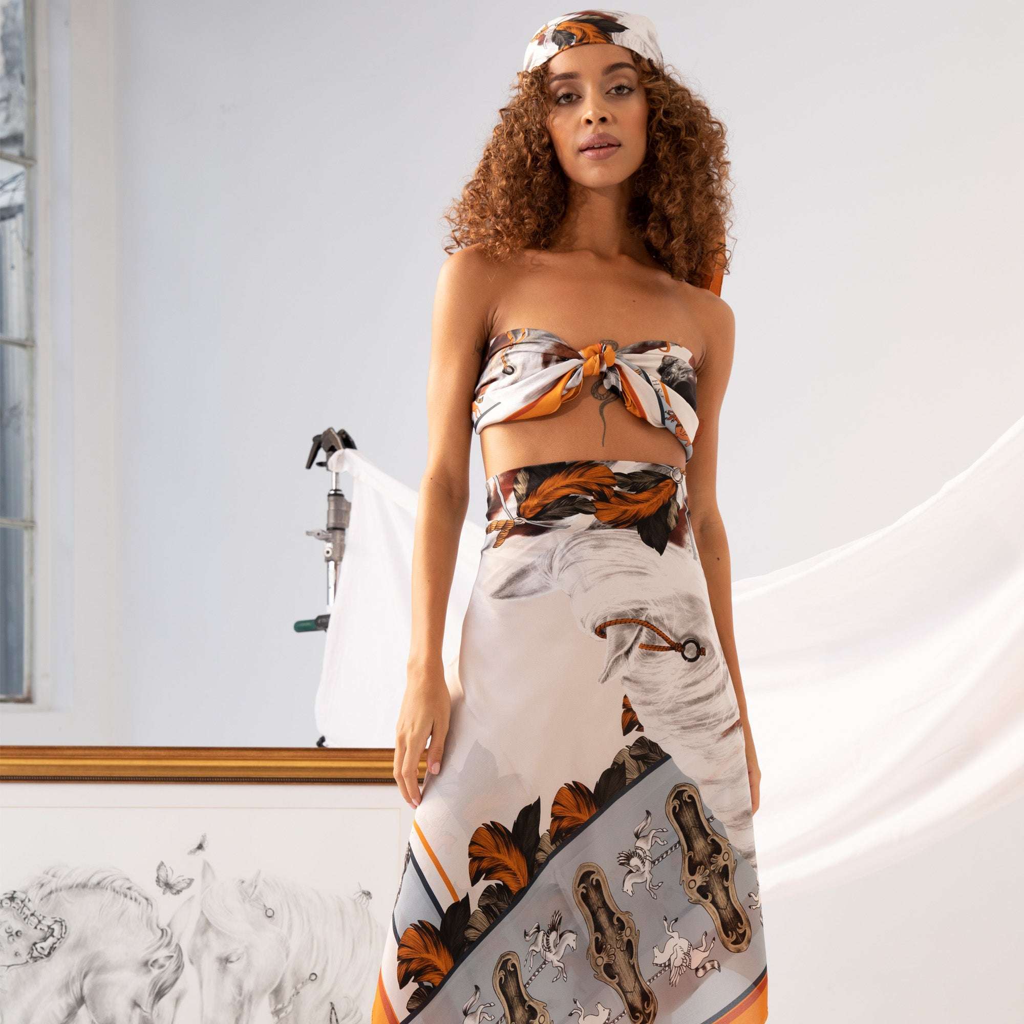 Free Spirit / Vahşi Atlar & Kelebekler Krem İpek Twill 135 cm Şal