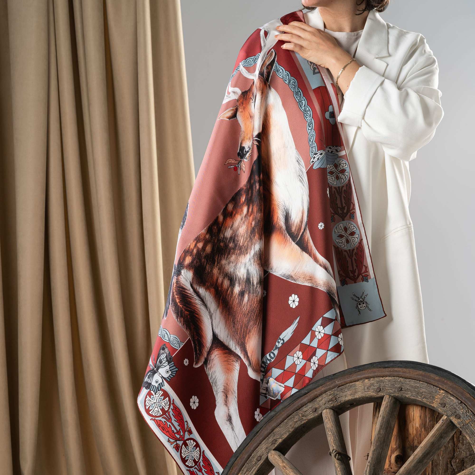 Seer / Geyik & Karga Dut Kırmızı İpek Twill 90 Cm Eşarp