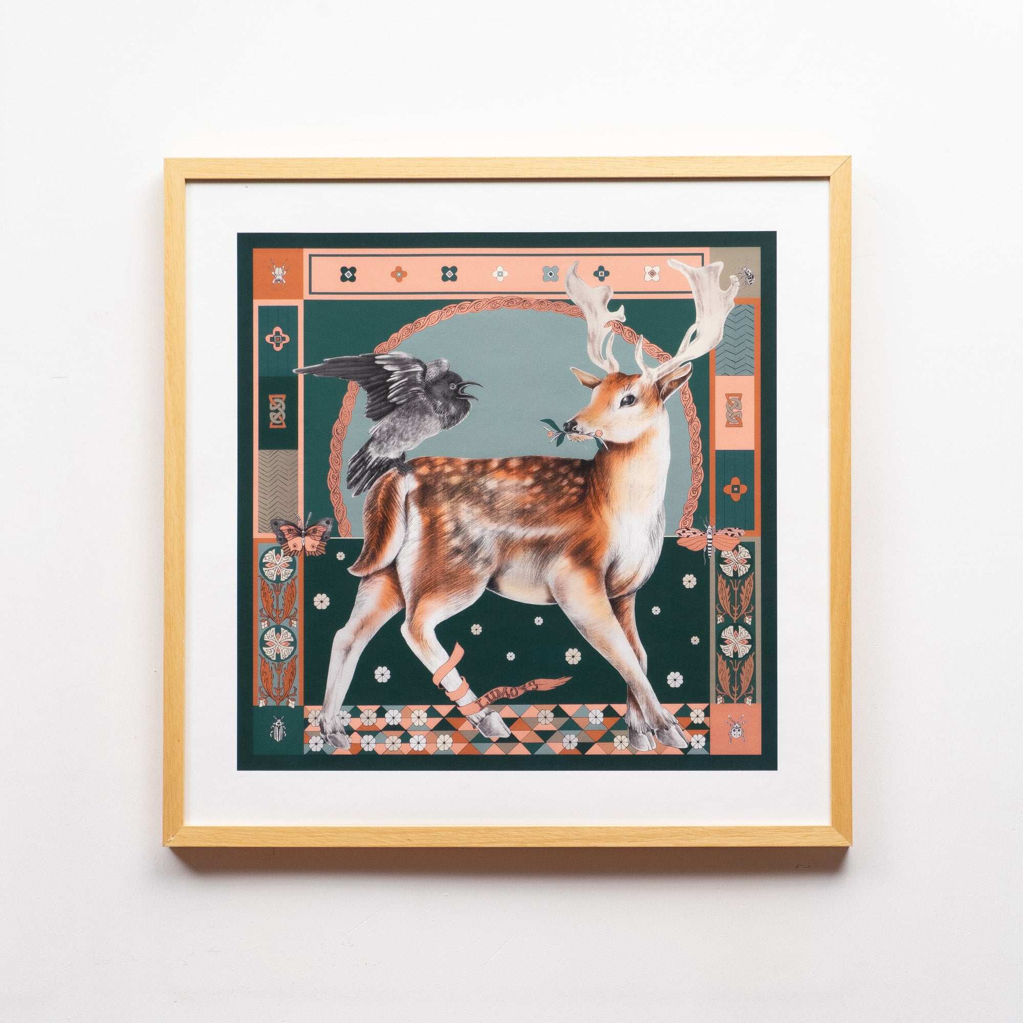 Seer / Geyik & Karga Orman Yeşili - Pudra 50 Cm Giclée Print