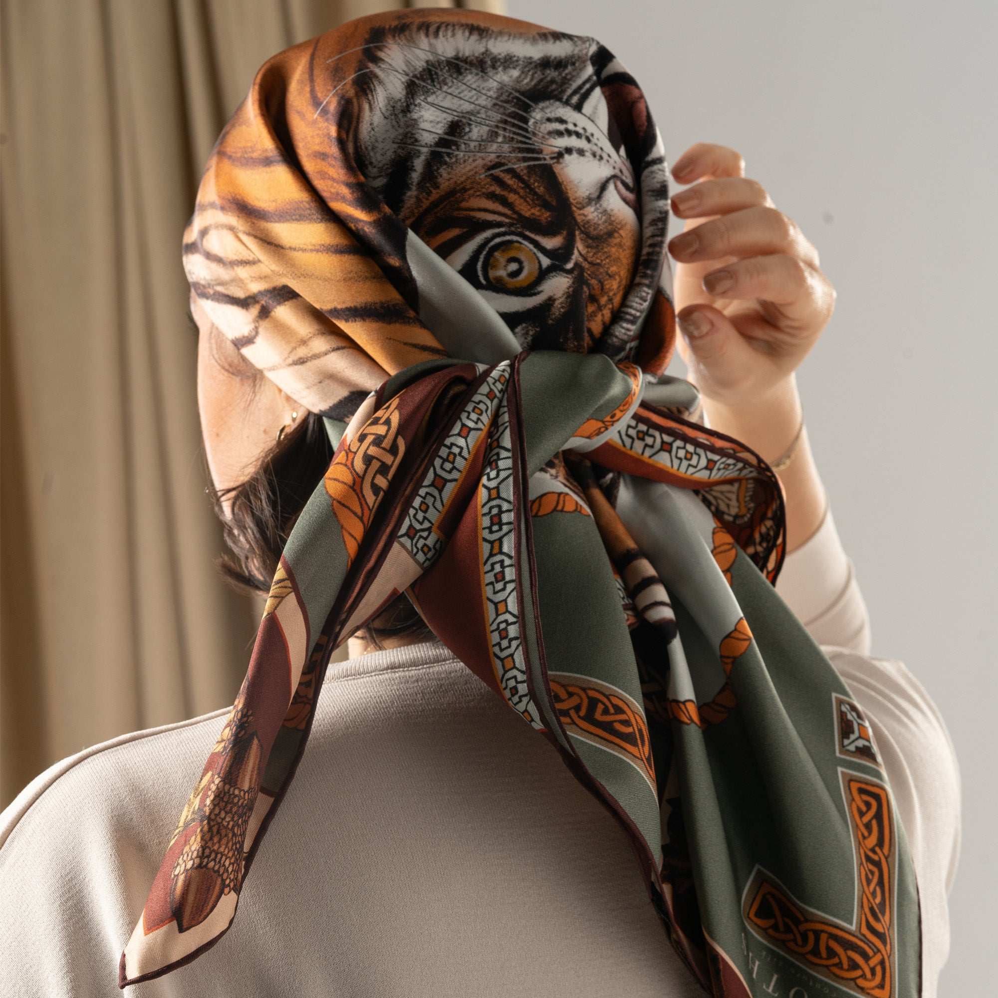 Warrior / Kaplan & Kelebek Camel İpek Twill 90 Cm Eşarp