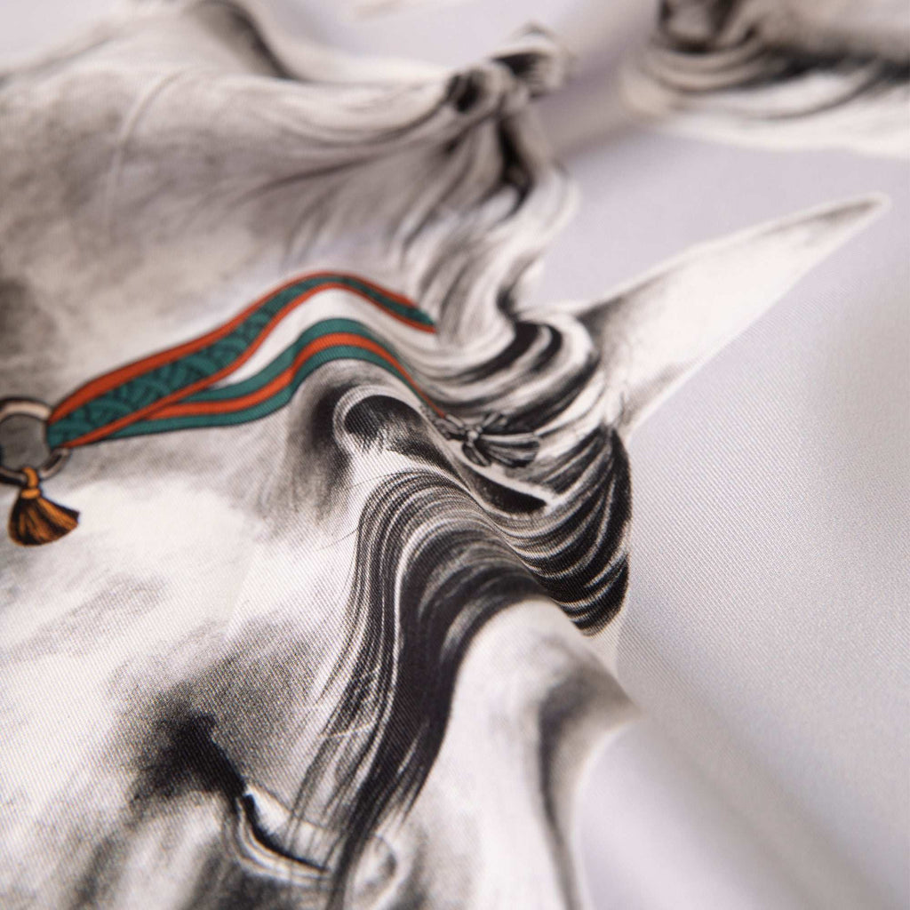 Delusion / Atlar & Yılanlar Gri İpek Twill 90 cm Eşarp