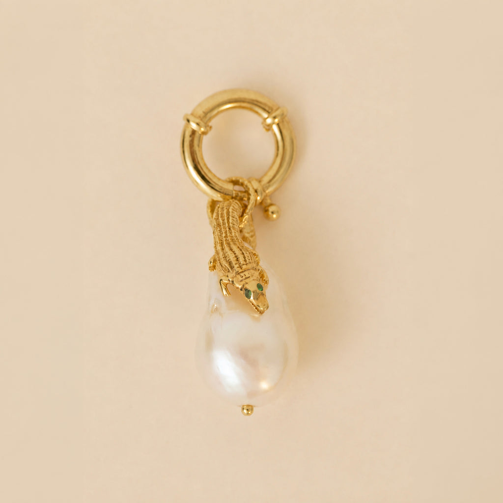 Fortune Crocodile Pearl / Timsah Formlu İnci Kolye Ucu Giyilebilir Sanat Parçası