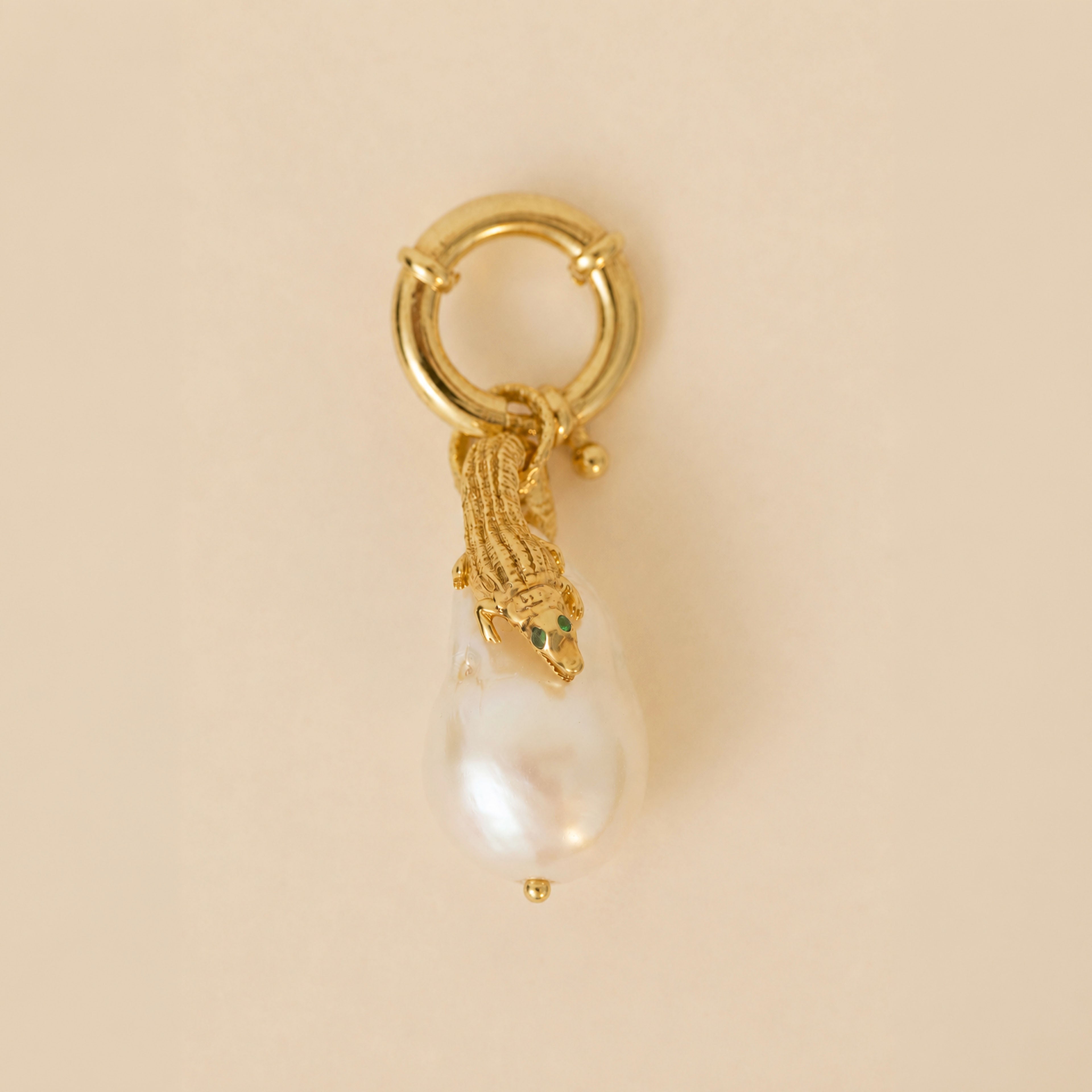 Fortune Crocodile Pearl / Timsah Formlu İnci Kolye Ucu Giyilebilir Sanat Parçası