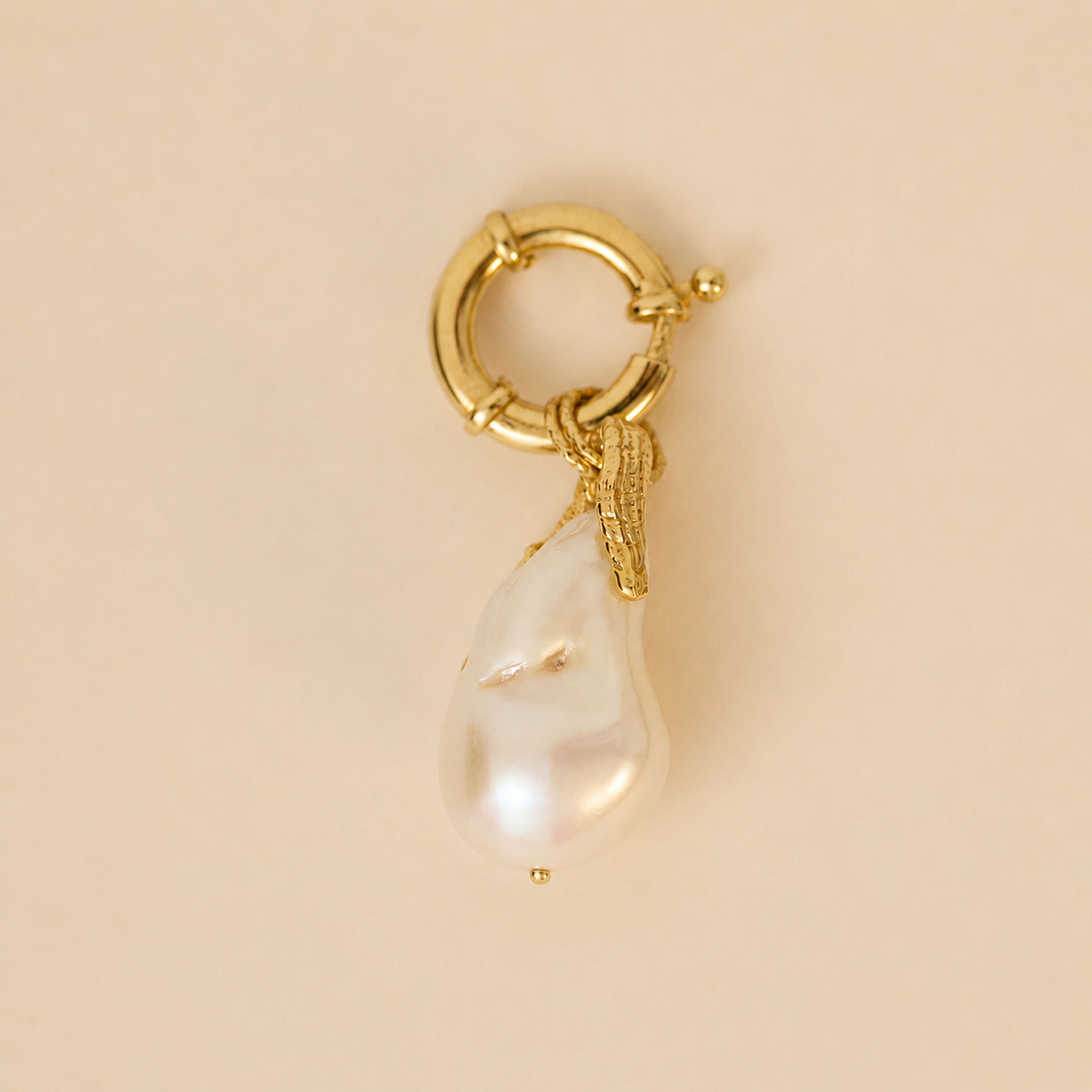 Fortune Crocodile Pearl / Timsah Formlu İnci Kolye Ucu Giyilebilir Sanat Parçası