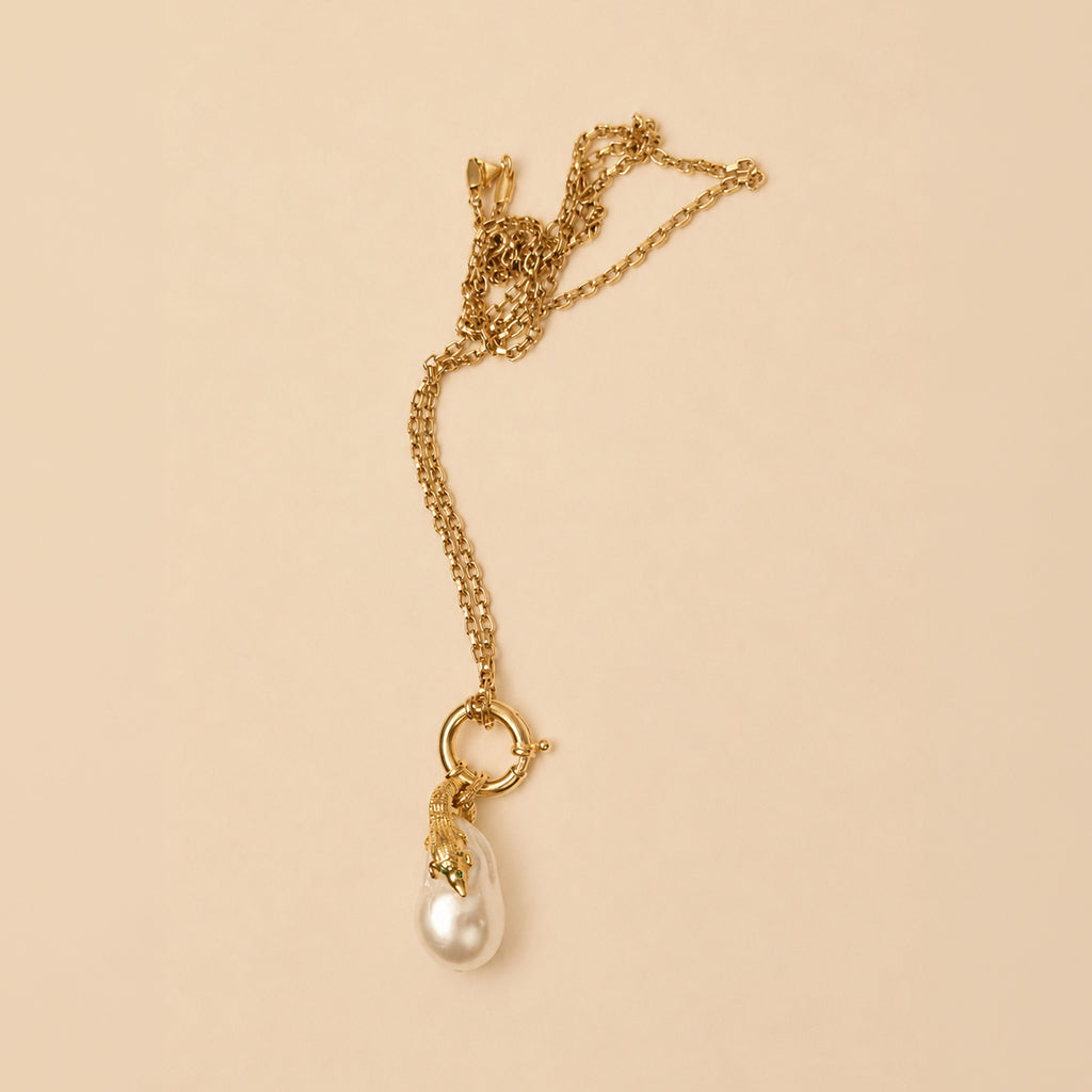 Fortune Crocodile Pearl / Timsah Formlu İnci Kolye Ucu Giyilebilir Sanat Parçası