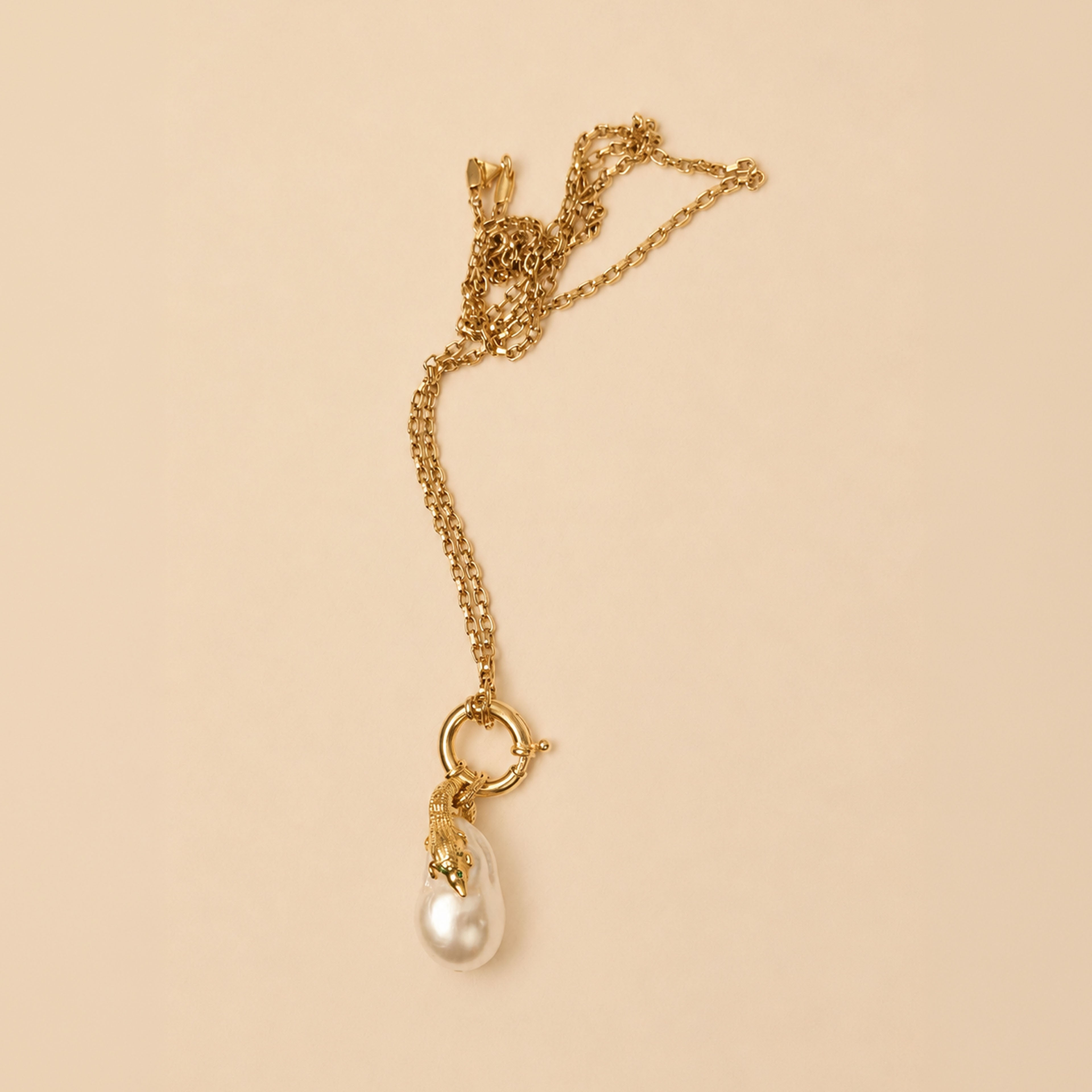 Fortune Crocodile Pearl / Timsah Formlu İnci Kolye Ucu Giyilebilir Sanat Parçası